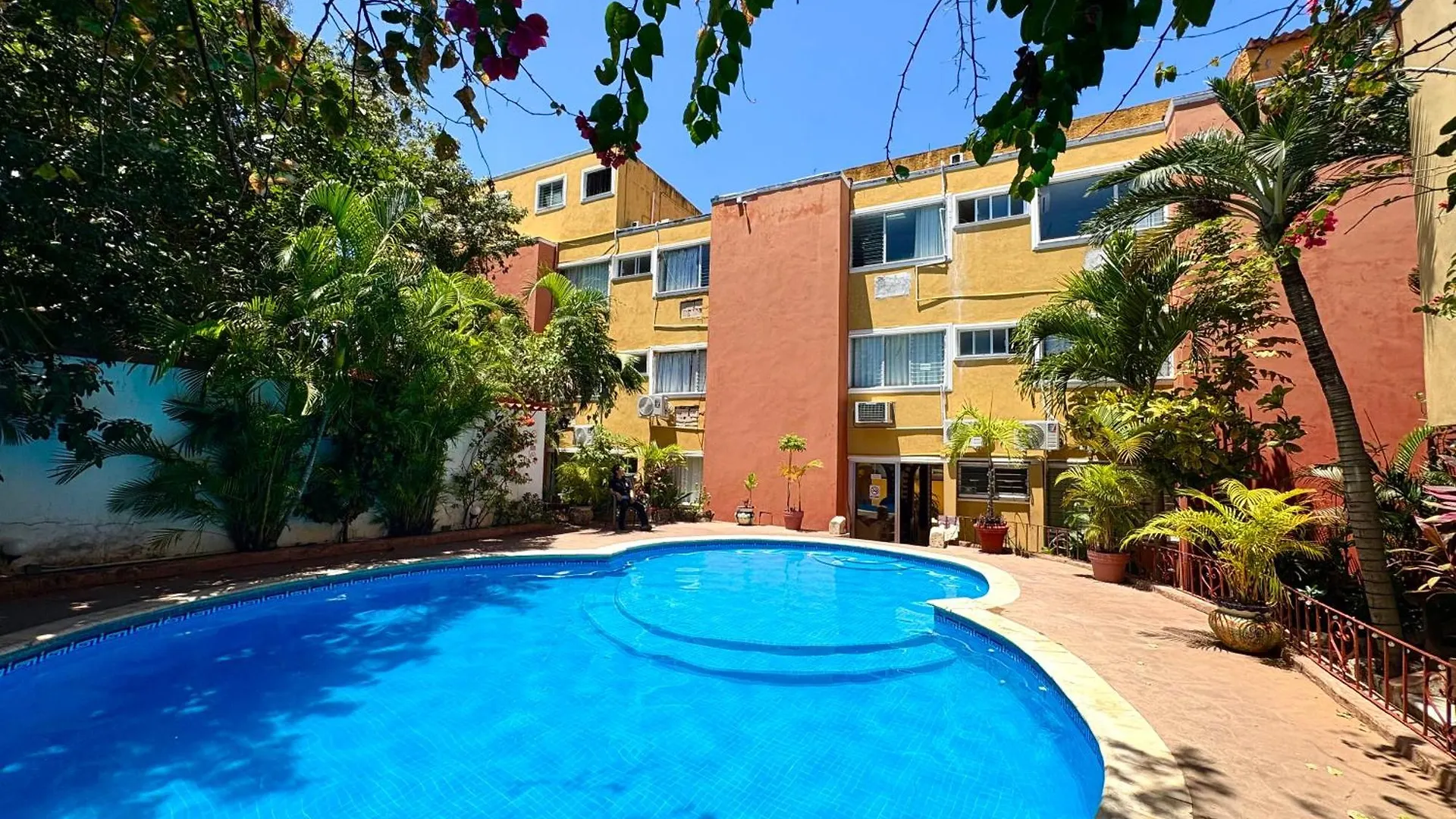Suites Cancun Center 3*,